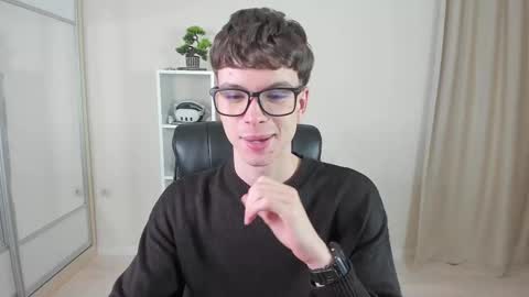 Snapshot of calvin_loves_you chatting on 02-12-25, 07:13 Hey I am Calvin online show from 02-12-25, 07:13