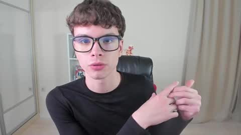 Snapshot of calvin_loves_you chatting on 02-18-25, 07:09 Hey I am Calvin online show from 02-18-25, 07:09