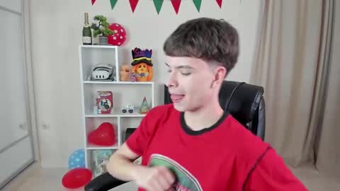 Snapshot of calvin_loves_you chatting on 03-06-25, 07:10 Hey I am Calvin online show from 03-06-25, 07:10