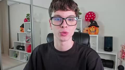 Snapshot of calvin_loves_you chatting on 03-11-25, 07:14 Hey I am Calvin online show from 03-11-25, 07:14