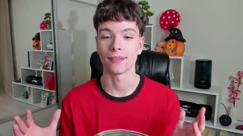 Snapshot of calvin_loves_you chatting on 03-12-25, 07:06 Hey I am Calvin online show from 03-12-25, 07:06