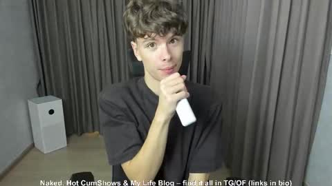 Snapshot of calvin_loves_you chatting on 10-08-25, 02:14 Hey I am Calvin online show from 10-08-25, 02:14