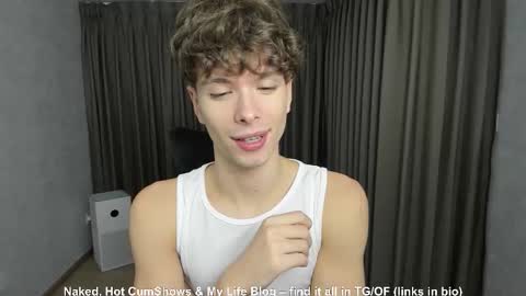 Snapshot of calvin_loves_you chatting on 10-21-25, 02:18 Hey I am Calvin online show from 10-21-25, 02:18