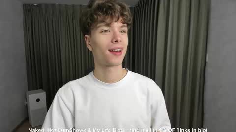 Snapshot of calvin_loves_you chatting on 10-22-25, 02:06 Hey I am Calvin online show from 10-22-25, 02:06