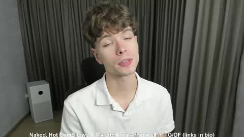 Snapshot of calvin_loves_you chatting on 10-28-25, 02:20 Hey I am Calvin online show from 10-28-25, 02:20