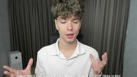 Snapshot of calvin_loves_you chatting on 11-02-25, 02:08 Hey I am Calvin online show from 11-02-25, 02:08