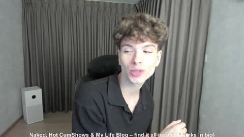 Snapshot of calvin_loves_you chatting on 11-11-25, 02:17 Hey I am Calvin online show from 11-11-25, 02:17