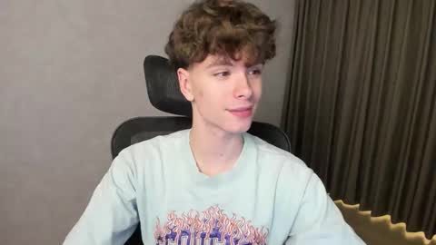 Snapshot of calvin_loves_you chatting on 02-09-26, 06:12 Hey I am Calvin online show from 02-09-26, 06:12