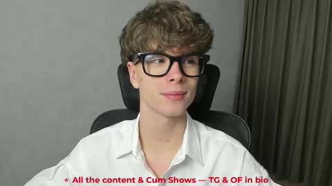 Snapshot of calvin_loves_you chatting on 02-11-26, 05:18 Hey I am Calvin online show from 02-11-26, 05:18