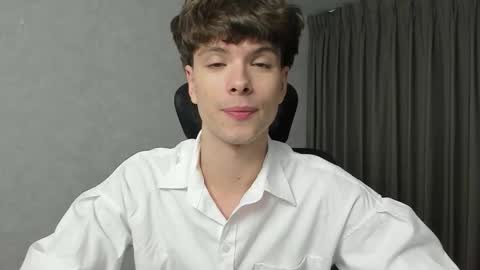 Snapshot of calvin_loves_you chatting on 03-06-26, 05:09 Hey I am Calvin online show from 03-06-26, 05:09