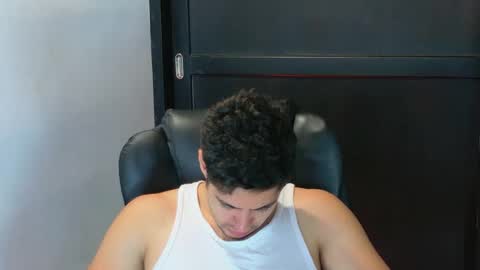 Snapshot of camara110 chatting on 10-06-25, 12:30 camara110 online show from 10-06-25, 12:30