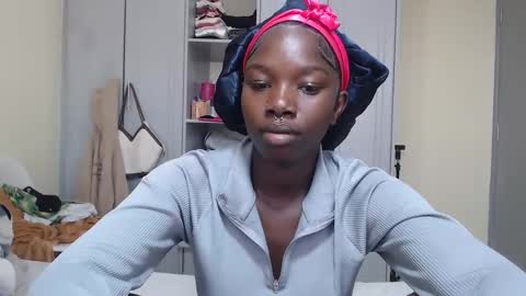 Snapshot of camclit chatting on 12-28-24, 05:02 Princess online show from 12-28-24, 05:02