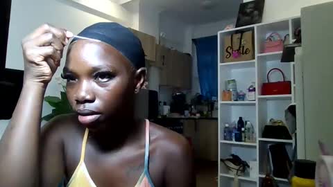 Snapshot of camclit chatting on 11-08-25, 09:20 Princess online show from 11-08-25, 09:20