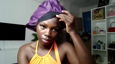 Snapshot of camclit chatting on 11-10-25, 12:59 Princess online show from 11-10-25, 12:59