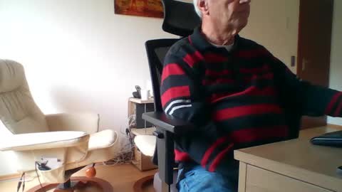 camcologne online show from 12-17-25, 09:48