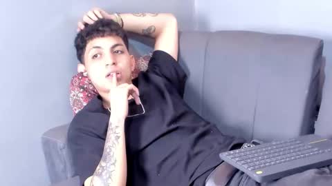 Snapshot of cameron_lux4 chatting on 10-30-25, 04:19 CAMERON online show from 10-30-25, 04:19