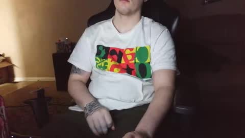 Snapshot of camerondt chatting on 12-20-25, 01:23 camerondt online show from 12-20-25, 01:23