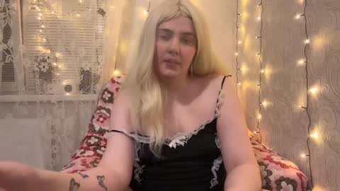 Snapshot of camgirl_xx chatting on 01-20-25, 05:59 Marta online show from 01-20-25, 05:59