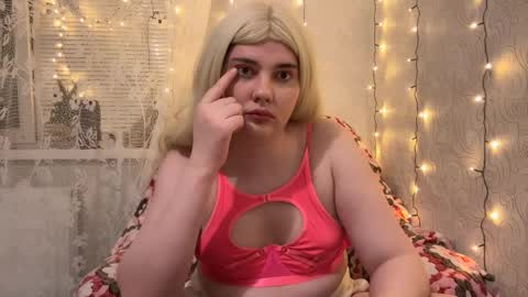 Snapshot of camgirl_xx chatting on 01-23-25, 06:24 Marta online show from 01-23-25, 06:24