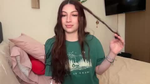 Snapshot of cami_calderon chatting on 02-11-26, 07:19 Camila online show from 02-11-26, 07:19