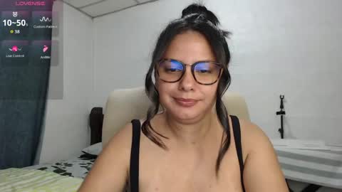 Snapshot of cami_valbuena chatting on 04-17-26, 03:09 Camila Valbuena online show from 04-17-26, 03:09