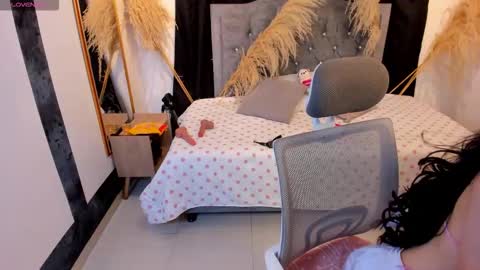 Snapshot of camicute_ chatting on 12-23-25, 01:36 online show from 12-23-25, 01:36