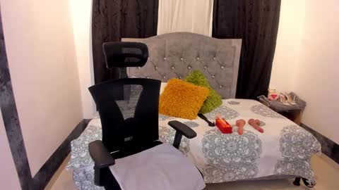 Snapshot of camicute_ chatting on 03-20-26, 11:20 online show from 03-20-26, 11:20