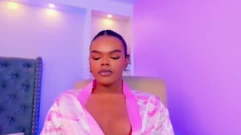 Snapshot of camiestrada chatting on 09-21-25, 02:13 camiestrada online show from 09-21-25, 02:13
