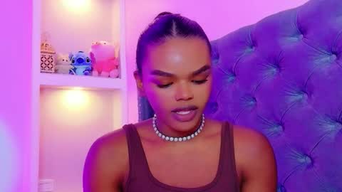 Snapshot of camiestrada chatting on 10-19-25, 10:05 camiestrada online show from 10-19-25, 10:05