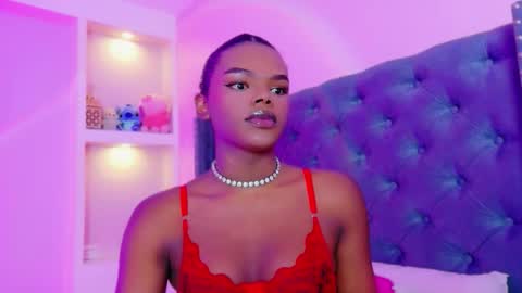 Snapshot of camiestrada chatting on 10-19-25, 11:05 camiestrada online show from 10-19-25, 11:05