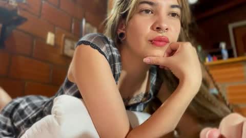 Snapshot of camii19y chatting on 09-11-25, 10:10 camii19y online show from 09-11-25, 10:10
