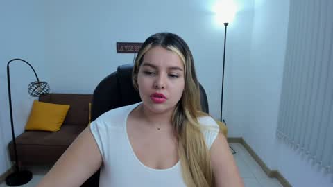 Snapshot of camiilaa1 chatting on 02-08-25, 06:01 Camila online show from 02-08-25, 06:01