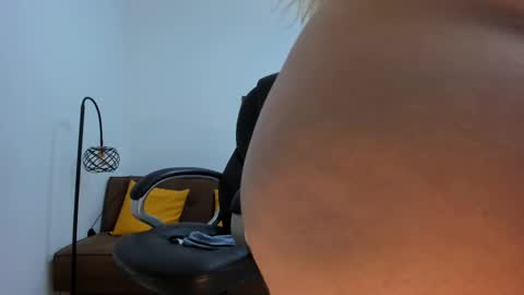 Snapshot of camiilaa1 chatting on 02-14-25, 03:54 Camila online show from 02-14-25, 03:54