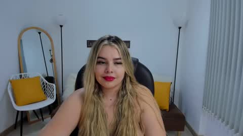 Snapshot of camiilaa1 chatting on 03-05-25, 06:54 Camila online show from 03-05-25, 06:54