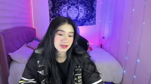 Snapshot of camiilaatorres chatting on 10-21-25, 06:19 camila online show from 10-21-25, 06:19