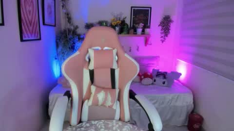 Snapshot of camiilaatorres chatting on 12-16-25, 02:38 camila online show from 12-16-25, 02:38