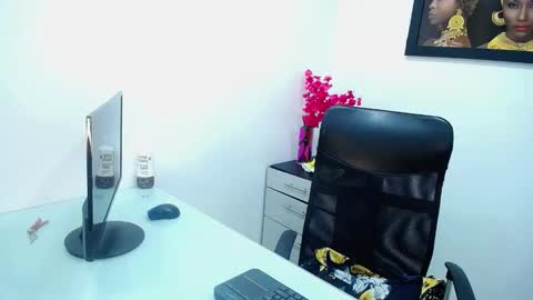 Snapshot of camiilareyes chatting on 10-10-25, 09:47 CamiilaReyes online show from 10-10-25, 09:47
