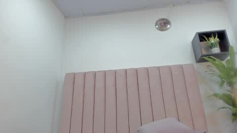 Snapshot of camila__herrera chatting on 02-14-25, 10:38 Camila online show from 02-14-25, 10:38