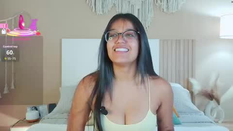 Snapshot of camila_bustamante_ chatting on 03-06-26, 03:52 camila_bustamante_ online show from 03-06-26, 03:52