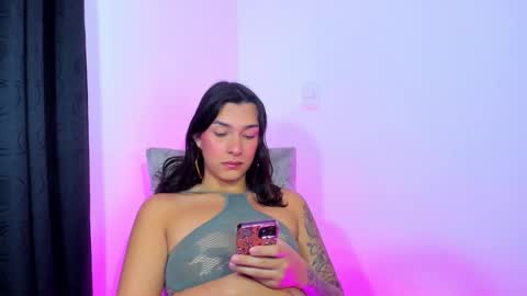 Snapshot of camila_coxx chatting on 12-07-24, 01:36 s online show from 12-07-24, 01:36