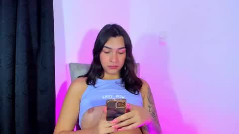 Snapshot of camila_coxx chatting on 12-14-24, 05:40 s online show from 12-14-24, 05:40