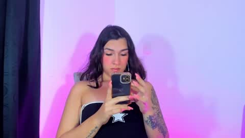 Snapshot of camila_coxx chatting on 12-18-24, 04:09 s online show from 12-18-24, 04:09