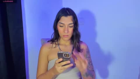 Snapshot of camila_coxx chatting on 02-15-25, 05:30 s online show from 02-15-25, 05:30