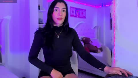 Snapshot of camila_coxx chatting on 10-14-25, 06:36 s online show from 10-14-25, 06:36