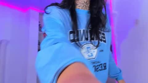 Snapshot of camila_coxx chatting on 10-25-25, 05:26 s online show from 10-25-25, 05:26