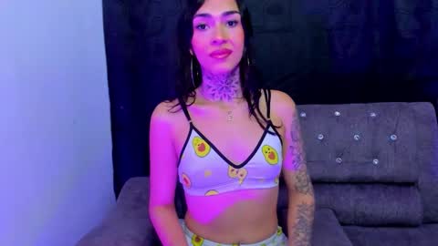 Snapshot of camila_coxx chatting on 12-03-25, 06:32 s online show from 12-03-25, 06:32