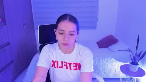 Snapshot of camila_ec2 chatting on 11-29-25, 01:52 C A M I online show from 11-29-25, 01:52