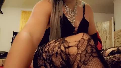 Snapshot of camilacarrington chatting on 11-22-25, 10:31 camila online show from 11-22-25, 10:31