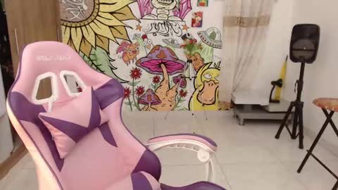 Snapshot of camilacarter chatting on 02-11-25, 04:01 camilacarter online show from 02-11-25, 04:01