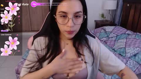 Snapshot of camilacarter chatting on 12-23-25, 06:00 camilacarter online show from 12-23-25, 06:00